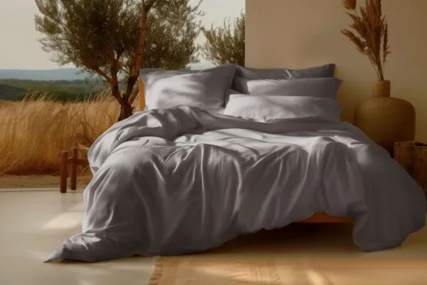 Organic cotton sateen duvet cover in midnight grey