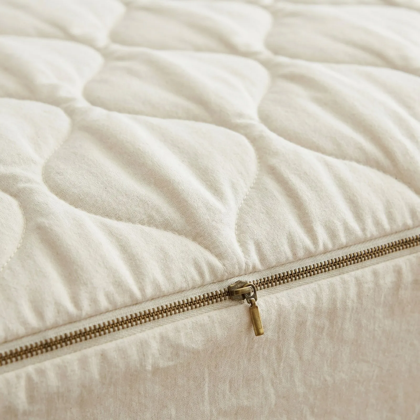 Organic cotton latex mattress cover with brass zipper