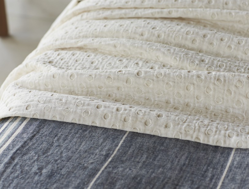 Oval Matelassé Coverlet Sleeping Organic